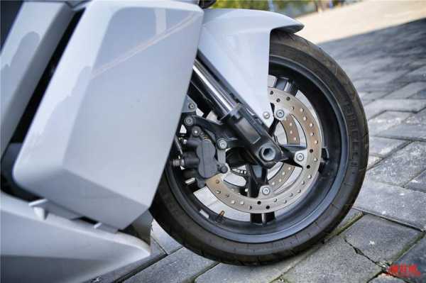 摩托车跑车轮胎图片（摩托车跑车胎压多少合适）-图3