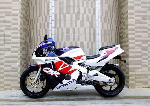 本田摩托车跑车400（本田摩托车跑车1000cc）-图2